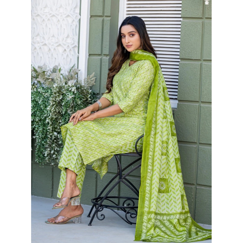 Women Cotton Blend Printed Kurti With Pant Dupatta Set (Parrot)